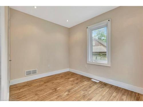 121 King Street E, Stoney Creek, ON - Indoor Photo Showing Other Room