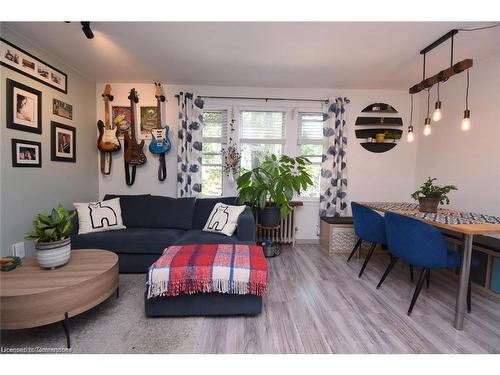 10-356 Hunter Street E, Hamilton, ON - Indoor Photo Showing Living Room