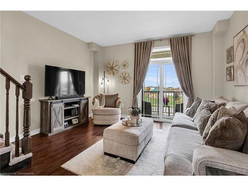 24-8 Hemlock Way, Grimsby, ON - Indoor Photo Showing Living Room