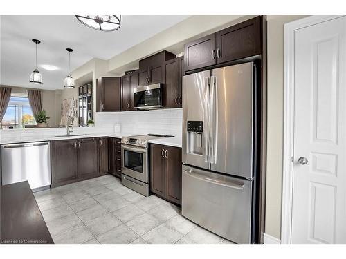 24-8 Hemlock Way, Grimsby, ON - Indoor Photo Showing Kitchen With Upgraded Kitchen