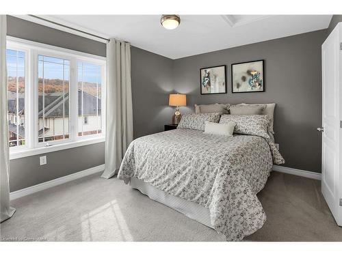 24-8 Hemlock Way, Grimsby, ON - Indoor Photo Showing Bedroom