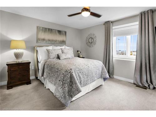 24-8 Hemlock Way, Grimsby, ON - Indoor Photo Showing Bedroom