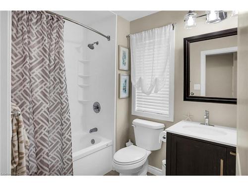 24-8 Hemlock Way, Grimsby, ON - Indoor Photo Showing Bathroom