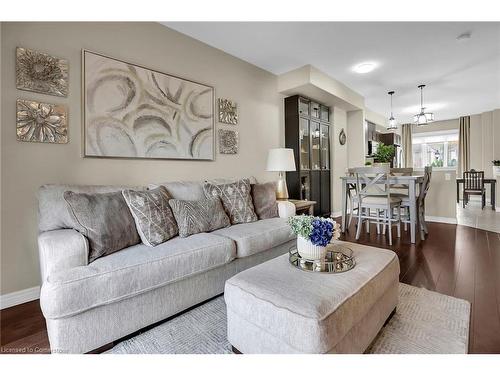 24-8 Hemlock Way, Grimsby, ON - Indoor Photo Showing Living Room