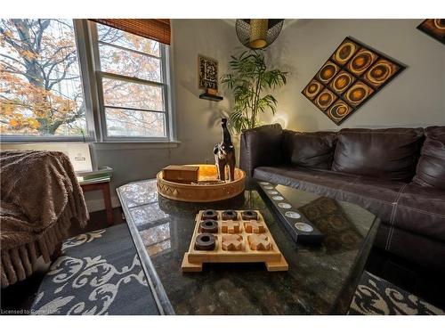 601 York Road, Dundas, ON - Indoor Photo Showing Living Room