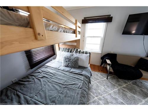 601 York Road, Dundas, ON - Indoor Photo Showing Bedroom