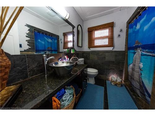 601 York Road, Dundas, ON - Indoor Photo Showing Bathroom