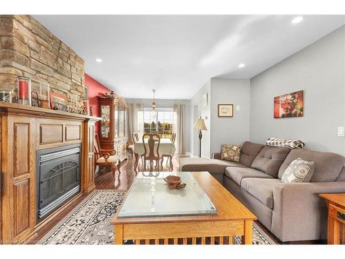 4821 Sherkston Road, Sherkston, ON - Indoor Photo Showing Living Room With Fireplace