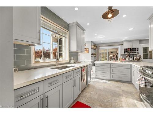 4821 Sherkston Road, Sherkston, ON - Indoor Photo Showing Kitchen With Double Sink With Upgraded Kitchen