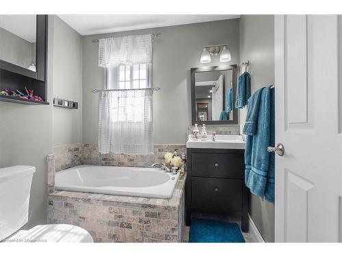 4821 Sherkston Road, Sherkston, ON - Indoor Photo Showing Bathroom