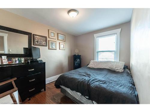 38 Dalkeith Avenue, Hamilton, ON - Indoor Photo Showing Bedroom