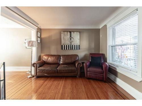 38 Dalkeith Avenue, Hamilton, ON - Indoor Photo Showing Living Room