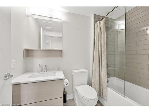 312-320 Plains Road E, Burlington, ON - Indoor Photo Showing Bathroom