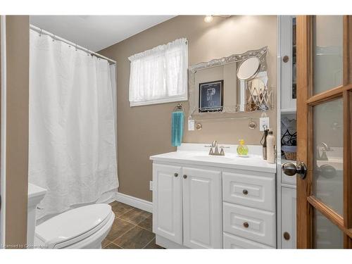 552 Quebec Street, Hamilton, ON - Indoor Photo Showing Bathroom