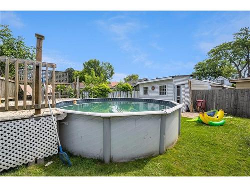 552 Quebec Street, Hamilton, ON - Outdoor With Above Ground Pool