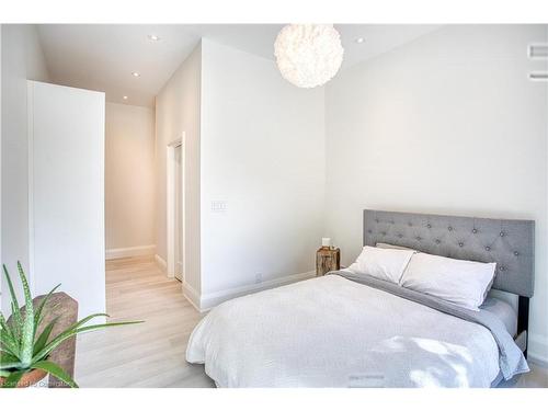 578 Catherine Street, Burlington, ON - Indoor Photo Showing Bedroom