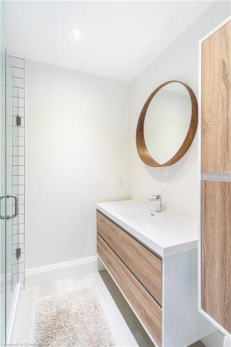 578 Catherine Street, Burlington, ON - Indoor Photo Showing Bathroom