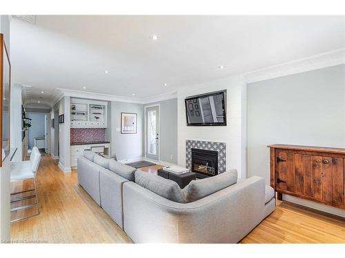 578 Catherine Street, Burlington, ON - Indoor Photo Showing Living Room With Fireplace