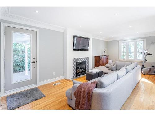 578 Catherine Street, Burlington, ON - Indoor Photo Showing Living Room With Fireplace