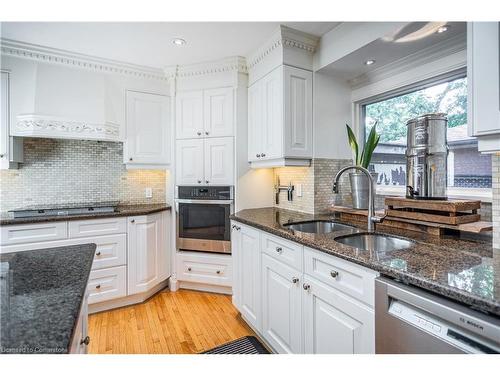 578 Catherine Street, Burlington, ON - Indoor Photo Showing Kitchen With Double Sink With Upgraded Kitchen