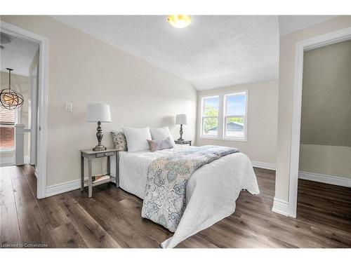 248 Murray Street, Brantford, ON - Indoor Photo Showing Bedroom