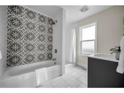 248 Murray Street, Brantford, ON - Indoor Photo Showing Bathroom