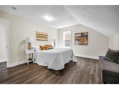 248 Murray Street, Brantford, ON - Indoor Photo Showing Bedroom