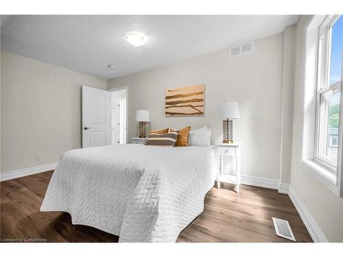 248 Murray Street, Brantford, ON - Indoor Photo Showing Bedroom