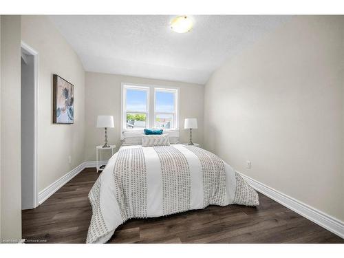 248 Murray Street, Brantford, ON - Indoor Photo Showing Bedroom