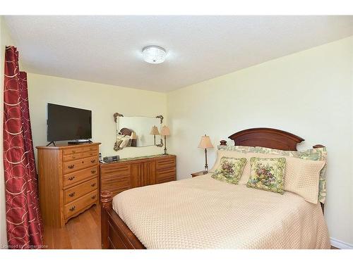 408-851 Queenston Road, Stoney Creek, ON - Indoor Photo Showing Bedroom