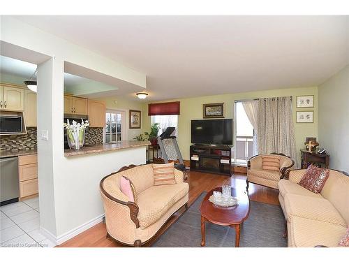 408-851 Queenston Road, Stoney Creek, ON - Indoor Photo Showing Living Room