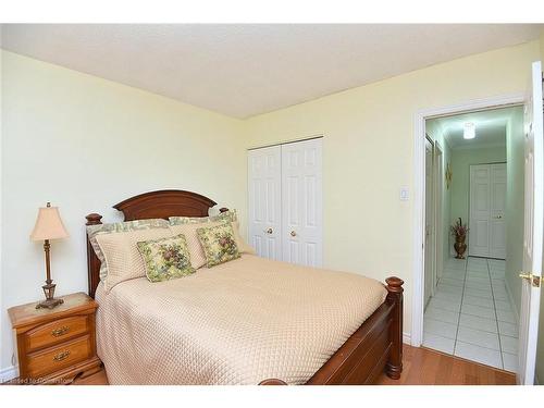 408-851 Queenston Road, Stoney Creek, ON - Indoor Photo Showing Bedroom