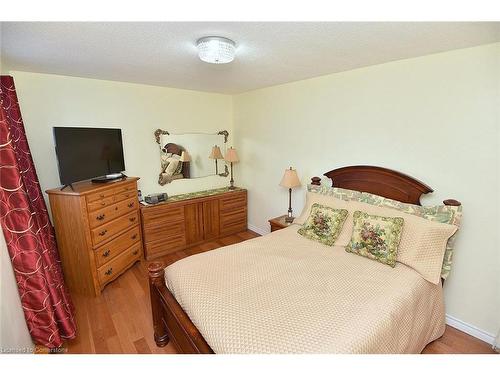 408-851 Queenston Road, Stoney Creek, ON - Indoor Photo Showing Bedroom