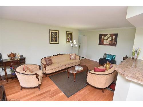 408-851 Queenston Road, Stoney Creek, ON - Indoor Photo Showing Living Room