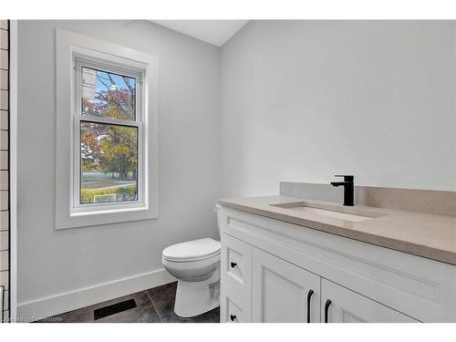 73 Birch Street, Cambridge, ON - Indoor Photo Showing Bathroom