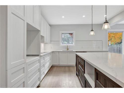 73 Birch Street, Cambridge, ON - Indoor Photo Showing Kitchen With Upgraded Kitchen