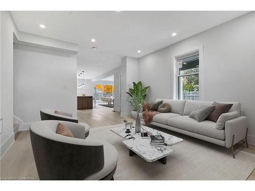 73 Birch Street, Cambridge, ON - Indoor Photo Showing Living Room