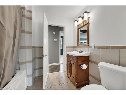 203 Park Avenue W, Dunnville, ON - Indoor Photo Showing Bathroom