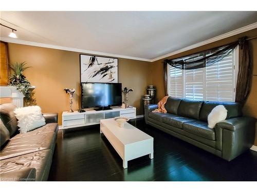 26 Grassyplain Drive, Mount Hope, ON - Indoor Photo Showing Living Room