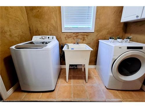 26 Grassyplain Drive, Mount Hope, ON - Indoor Photo Showing Laundry Room