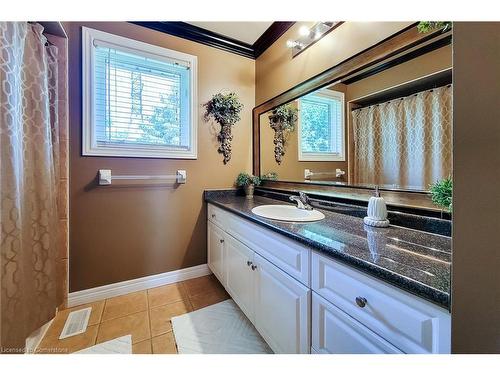 26 Grassyplain Drive, Mount Hope, ON - Indoor Photo Showing Bathroom