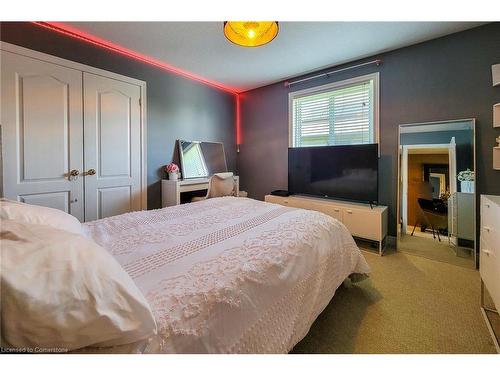 26 Grassyplain Drive, Mount Hope, ON - Indoor Photo Showing Bedroom