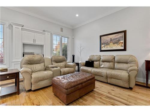 48 Tuscani Drive, Stoney Creek, ON - Indoor Photo Showing Living Room