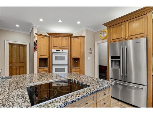 48 Tuscani Drive, Stoney Creek, ON - Indoor Photo Showing Kitchen With Upgraded Kitchen