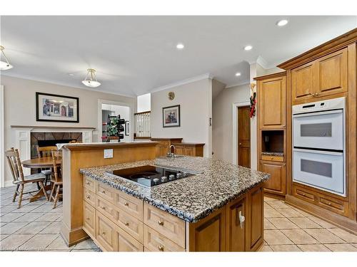 48 Tuscani Drive, Stoney Creek, ON - Indoor Photo Showing Kitchen