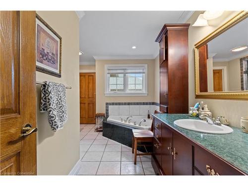 48 Tuscani Drive, Stoney Creek, ON - Indoor Photo Showing Bathroom