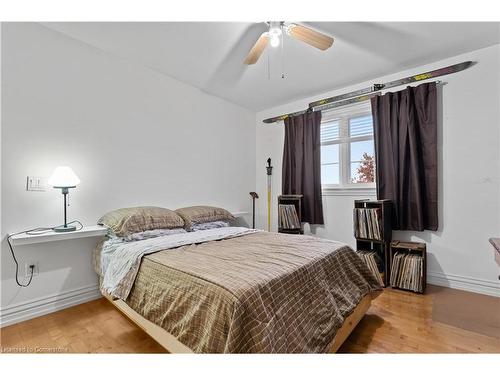 48 Tuscani Drive, Stoney Creek, ON - Indoor Photo Showing Bedroom