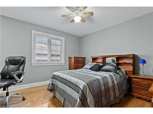 48 Tuscani Drive, Stoney Creek, ON - Indoor Photo Showing Bedroom