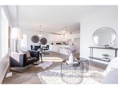 47 Hildred Street, Welland, ON - Indoor Photo Showing Living Room