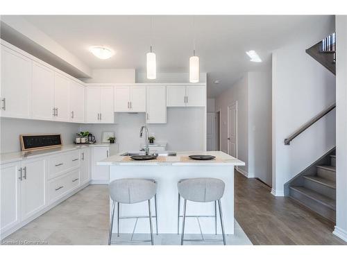 47 Hildred Street, Welland, ON - Indoor Photo Showing Kitchen With Upgraded Kitchen